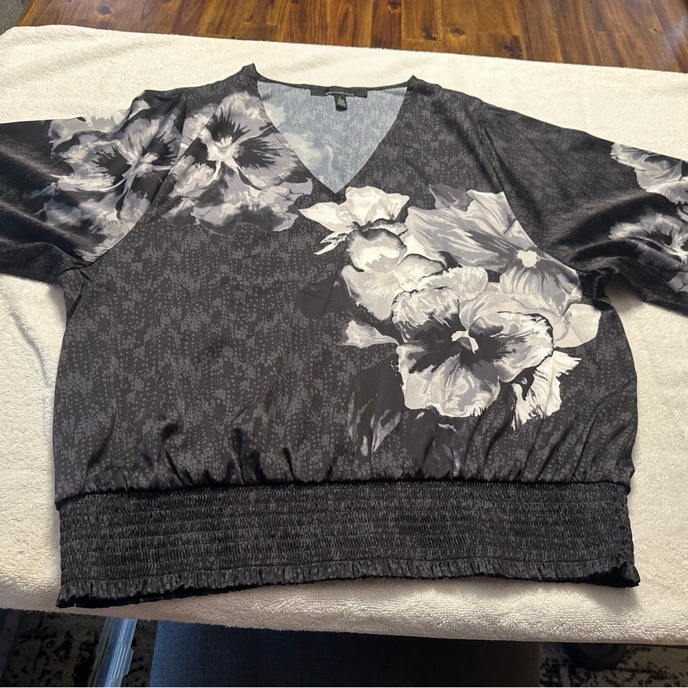 White House Black Market Elbow sleeved smock bottom Kimono